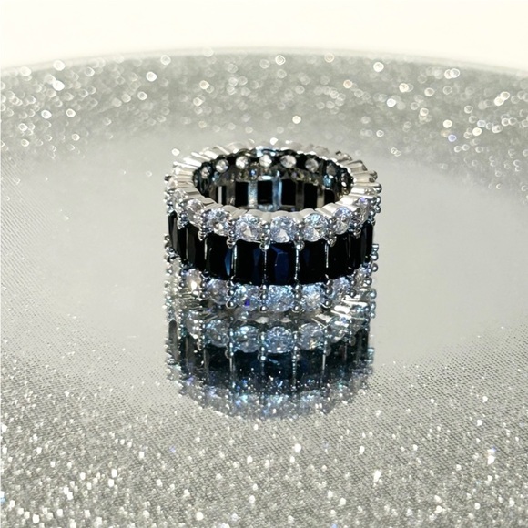 STUNNING BLACK ETERNITY BAND RING - Picture 4 of 5